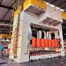 []南通1250吨框架液压机。有效台面2.5X4米，开口1.85米.